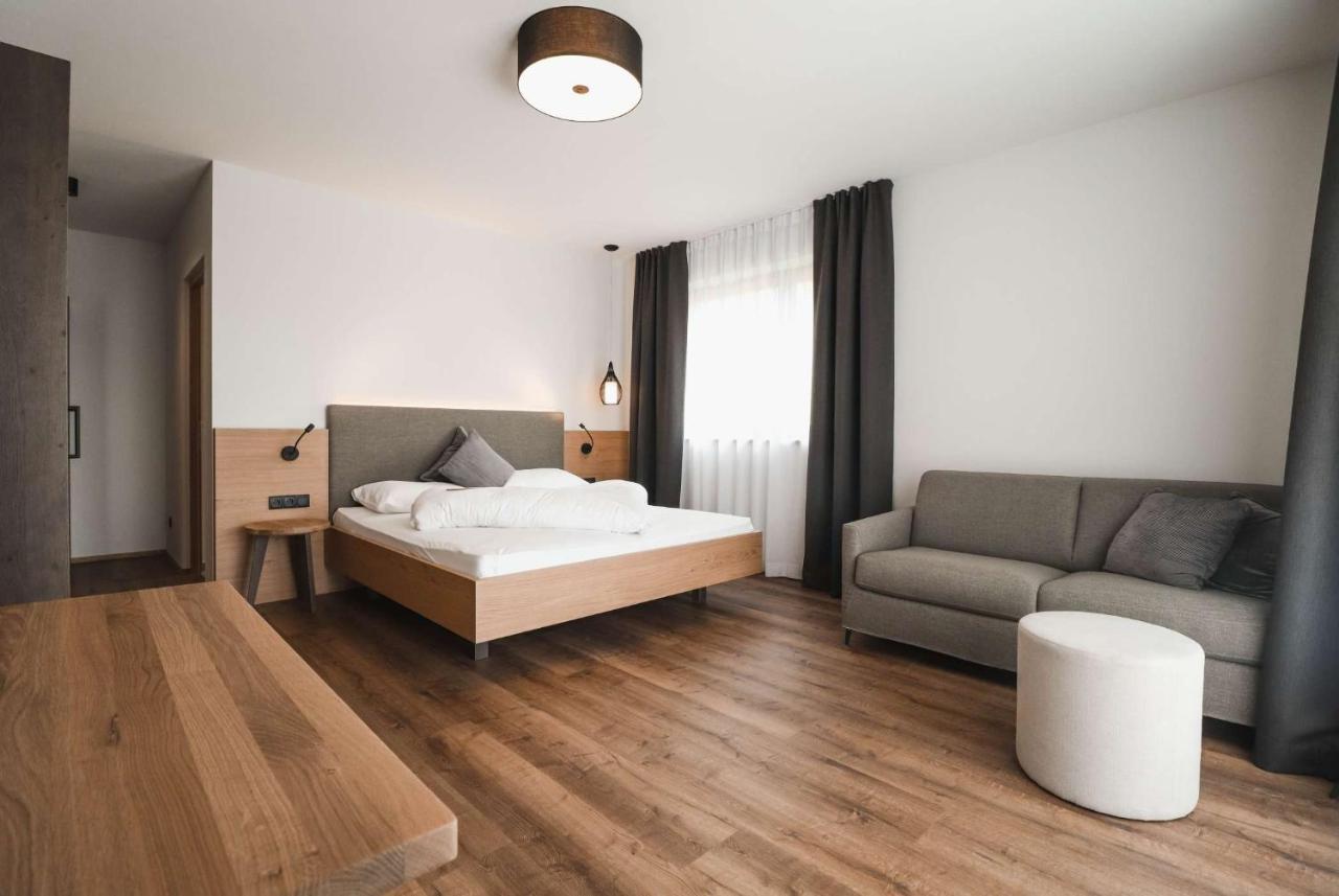 פרצ'ינס Guesthouse Karnatsch מראה חיצוני תמונה